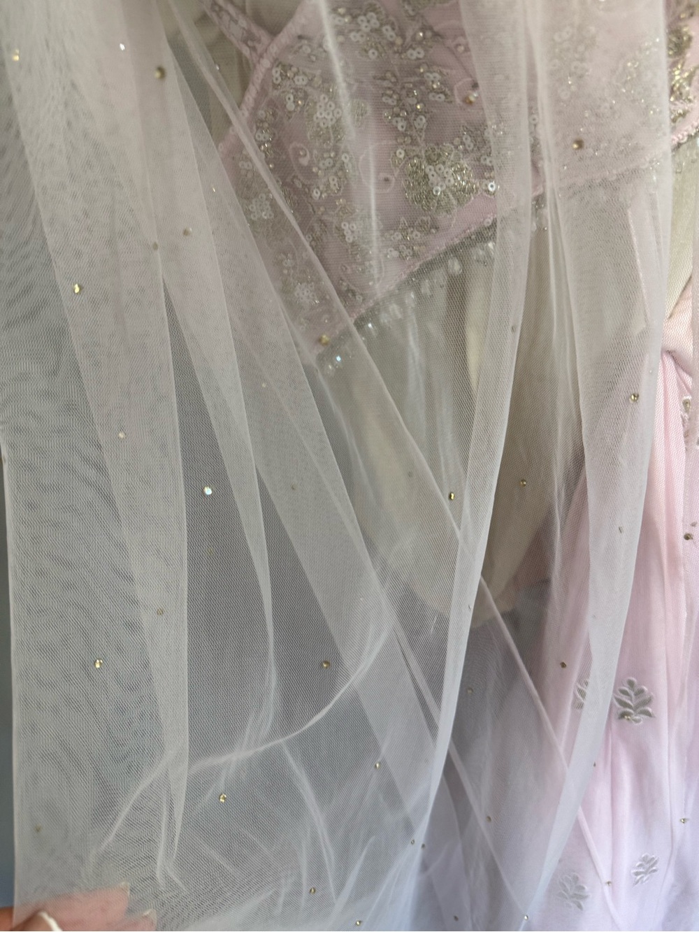 Lehenga in beautiful pink and gold. - Picture 15 of 16